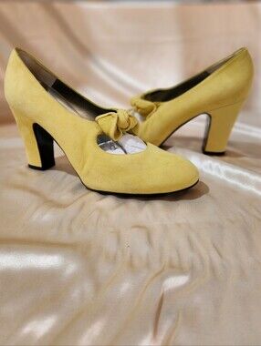 Adorable Vintage Sasha London Lemon Yellow Nubuck  Original Box Size 8 1/2